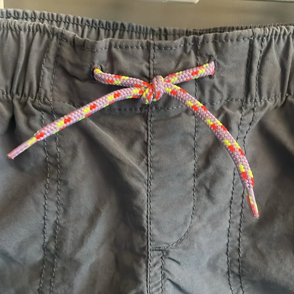 Old Navy Girls Gray Pull On Shorts Elastic Waist Multi Color Drawstring Size M 8